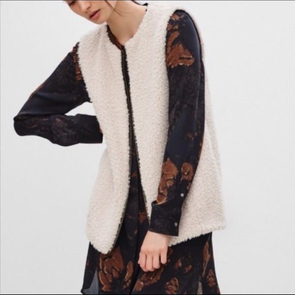 Aritzia Wilfred Sherpa Vest - Picture 2 of 4